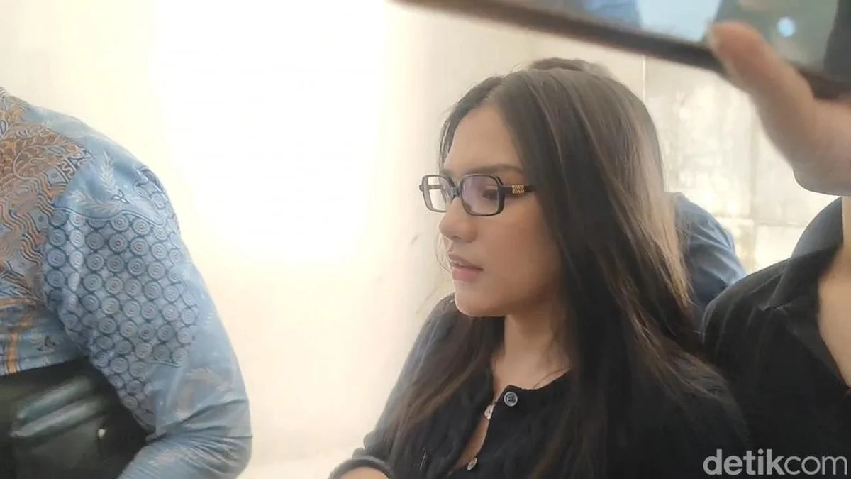 Davina Karamoy dan Kasus Penipuan Hanania Group: Aktris Kembalikan Uang Saku Umrah