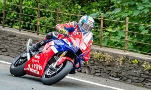 Dean Harrison Raih Kemenangan Dominan di Isle of Man TT Superbike