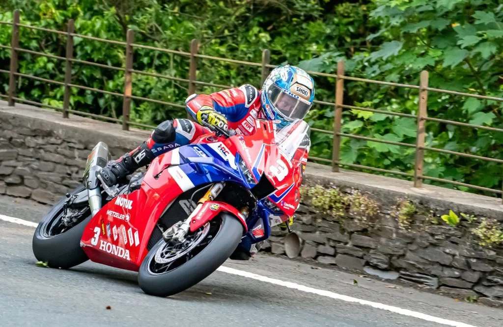 Dean Harrison Raih Kemenangan Dominan di Isle of Man TT Superbike