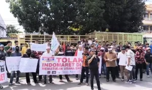 Demo Indomaret: Penutupan Sementara dan Tuntutan Karyawan