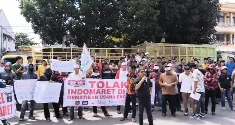Demo Indomaret: Penutupan Sementara dan Tuntutan Karyawan