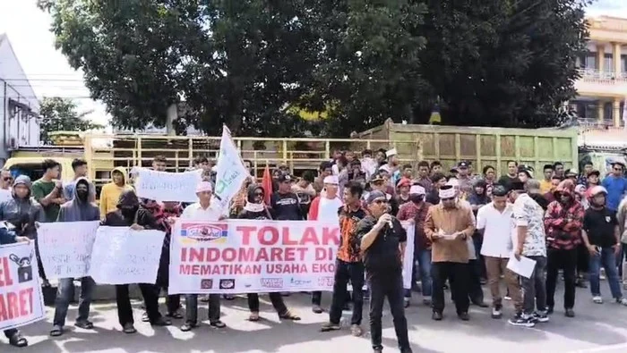 Demo Indomaret: Penutupan Sementara dan Tuntutan Karyawan