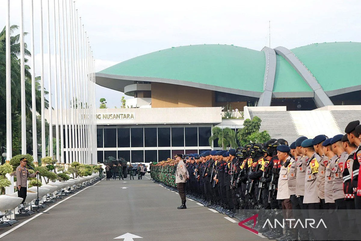 Demo Mahasiswa di Jakarta: TNI Dikerahkan untuk Mengawal Aksi