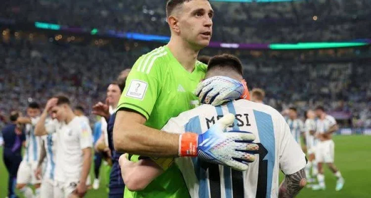 Emiliano Martínez: Kiper Argentina yang Tak Kenal Menyerah
