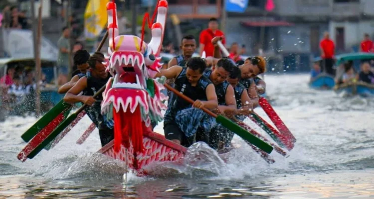 Festival Perahu Naga: Mengenal Budaya dan Sejarah di Balik Lomba Perahu Naga