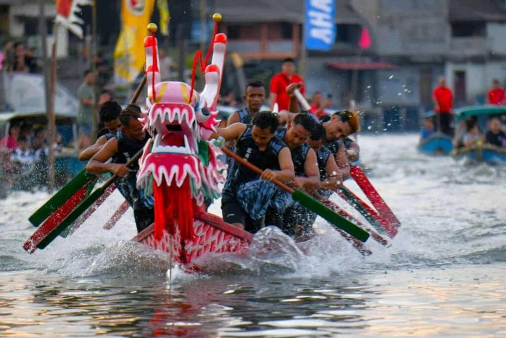 Festival Perahu Naga: Mengenal Budaya dan Sejarah di Balik Lomba Perahu Naga