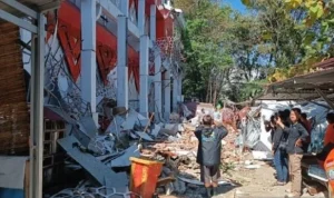 Gempa 7,7 M di Sulut: Warga Mengungsi dan Kerusakan Bangunan