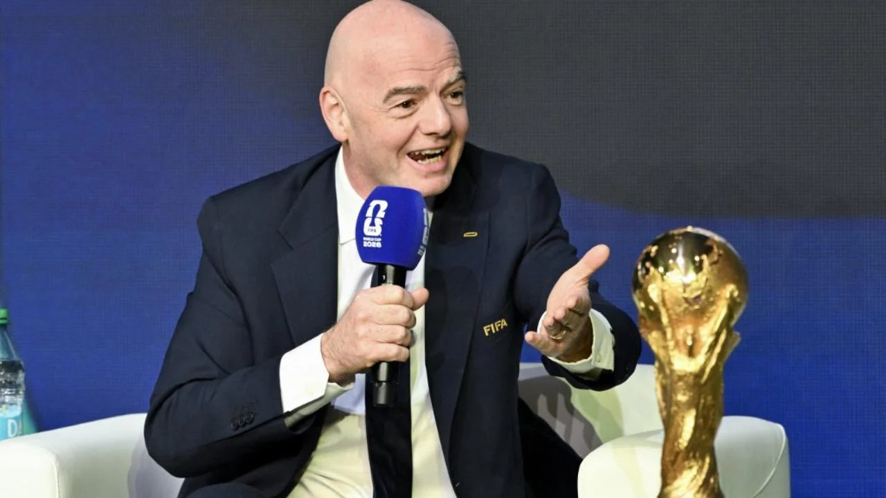 Gianni Infantino: Dari Penghargaan di Kosovo Hingga Kontroversi Jeda Hidrasi di Piala Dunia
