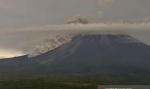Gunung Semeru Meletus Tiga Kali, Warga Diminta Waspada