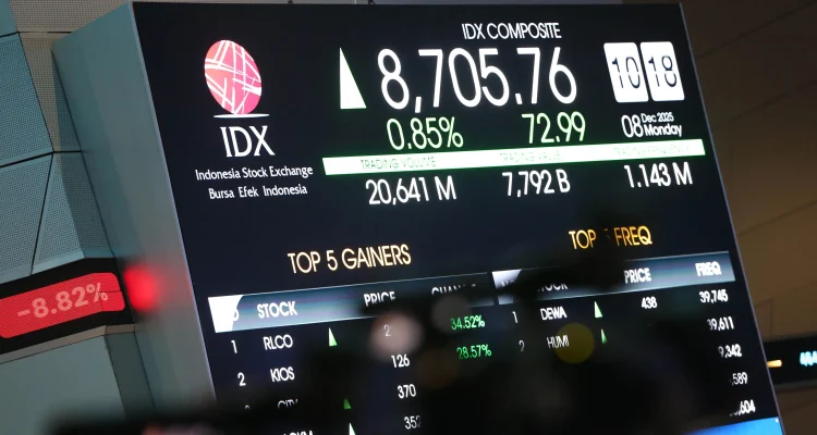 IHSG Ditutup Naik 1,96%, Saham BUMI dan DSSA Diburu Investor