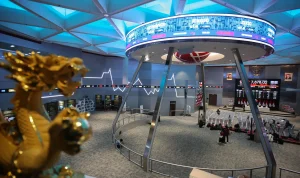 IHSG Turun 0,78%, Saham Bank Jumbo BBCA - BMRI Rontok Usai BI Naikkan Suku Bunga