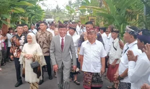 Jokowi Hadiri Jumatan di Lampung, Gus Dur dan PSI Jadi Sorotan