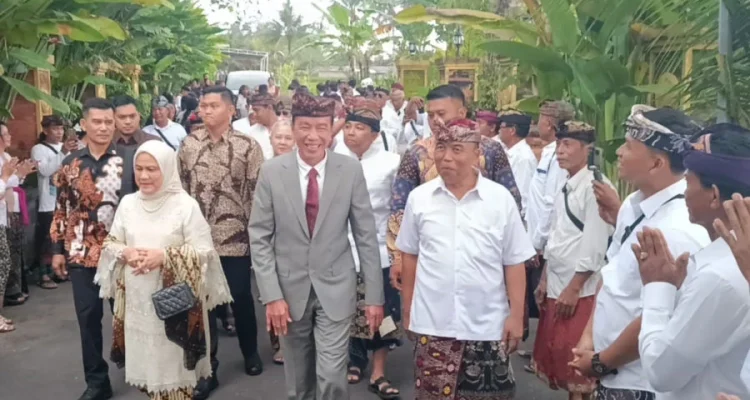 Jokowi Hadiri Jumatan di Lampung, Gus Dur dan PSI Jadi Sorotan