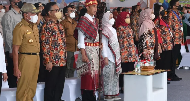 Jokowi Terima Gelar Adat 'Baginda Pemuka Bangsa', Makna dan Antusiasme Masyarakat