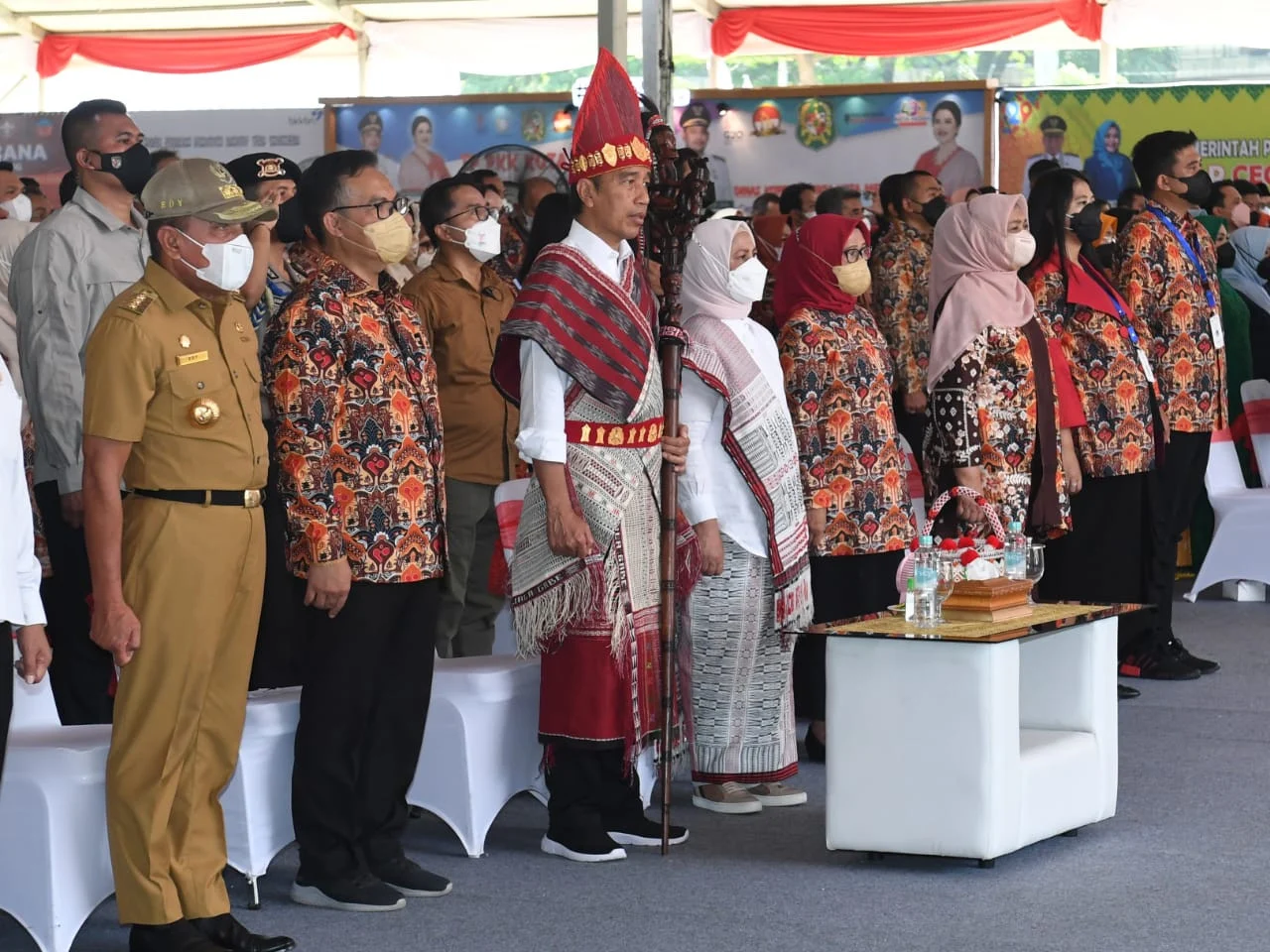 Jokowi Terima Gelar Adat 'Baginda Pemuka Bangsa', Makna dan Antusiasme Masyarakat