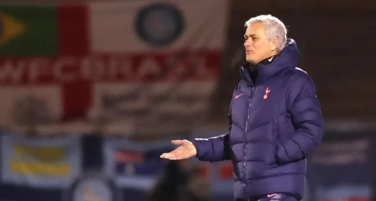 Jose Mourinho Dikabarkan Ingin Mengincar Bek Kanan Tottenham Hotspur