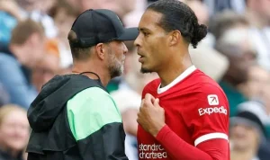 Jurgen Klopp Membela Virgil van Dijk dari Kritik Pedas Rafael van der Vaart