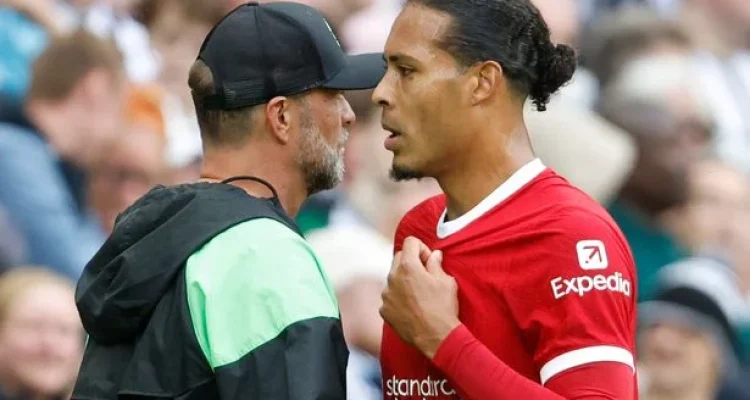Jurgen Klopp Membela Virgil van Dijk dari Kritik Pedas Rafael van der Vaart