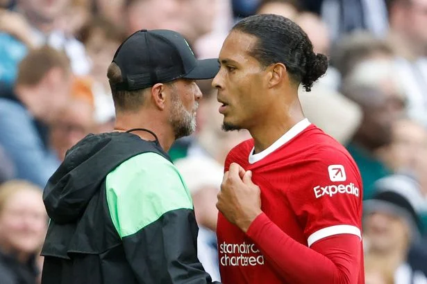 Jurgen Klopp Membela Virgil van Dijk dari Kritik Pedas Rafael van der Vaart