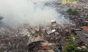 Kebakaran Hebat Melanda Permukiman di Kemayoran, Ratusan Rumah Hangus