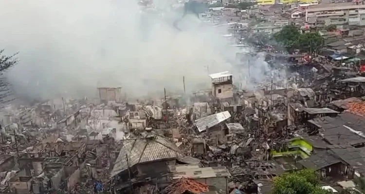 Kebakaran Hebat Melanda Permukiman di Kemayoran, Ratusan Rumah Hangus