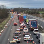 Kecelakaan M66: Motorway Manchester Ditutup dan Antrian Panjang Setelah Truk Keluar Jalur