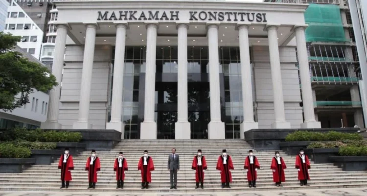 Mahkamah Konstitusi dan Pernikahan Siri: Antara Hak Anak dan Kepastian Hukum