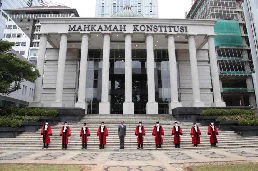 Mahkamah Konstitusi dan Pernikahan Siri: Antara Hak Anak dan Kepastian Hukum