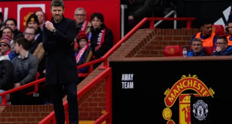 Michael Carrick Persiapkan Manchester United untuk Bursa Transfer yang Berpotensi Membuat Sejarah