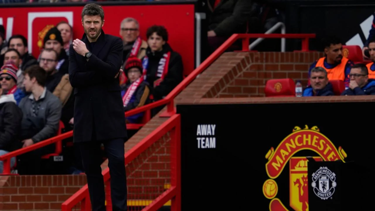 Michael Carrick Persiapkan Manchester United untuk Bursa Transfer yang Berpotensi Membuat Sejarah