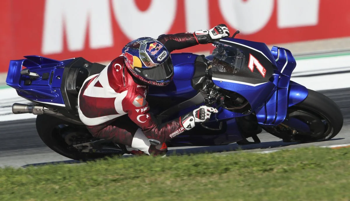 MotoGP Assen 2026: Aprilia Dominasi, Toprak Razgatlioglu Merasakan Sensasi Superbike