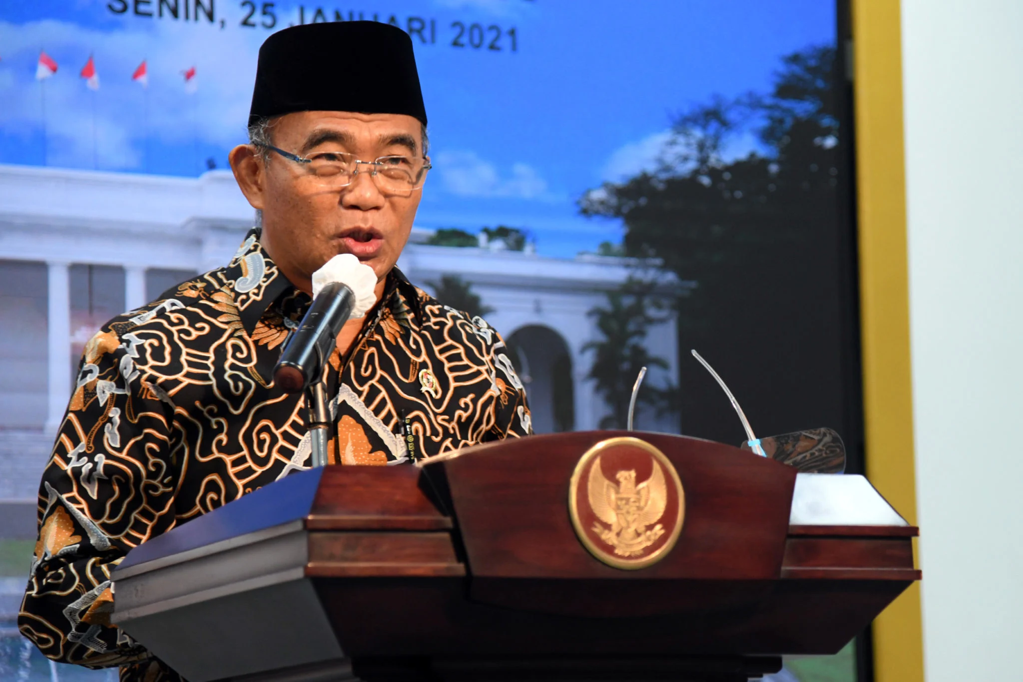 Muhadjir Effendy dan Kontroversi Terkini: Tinjauan atas Isu-Isu yang Berkembang