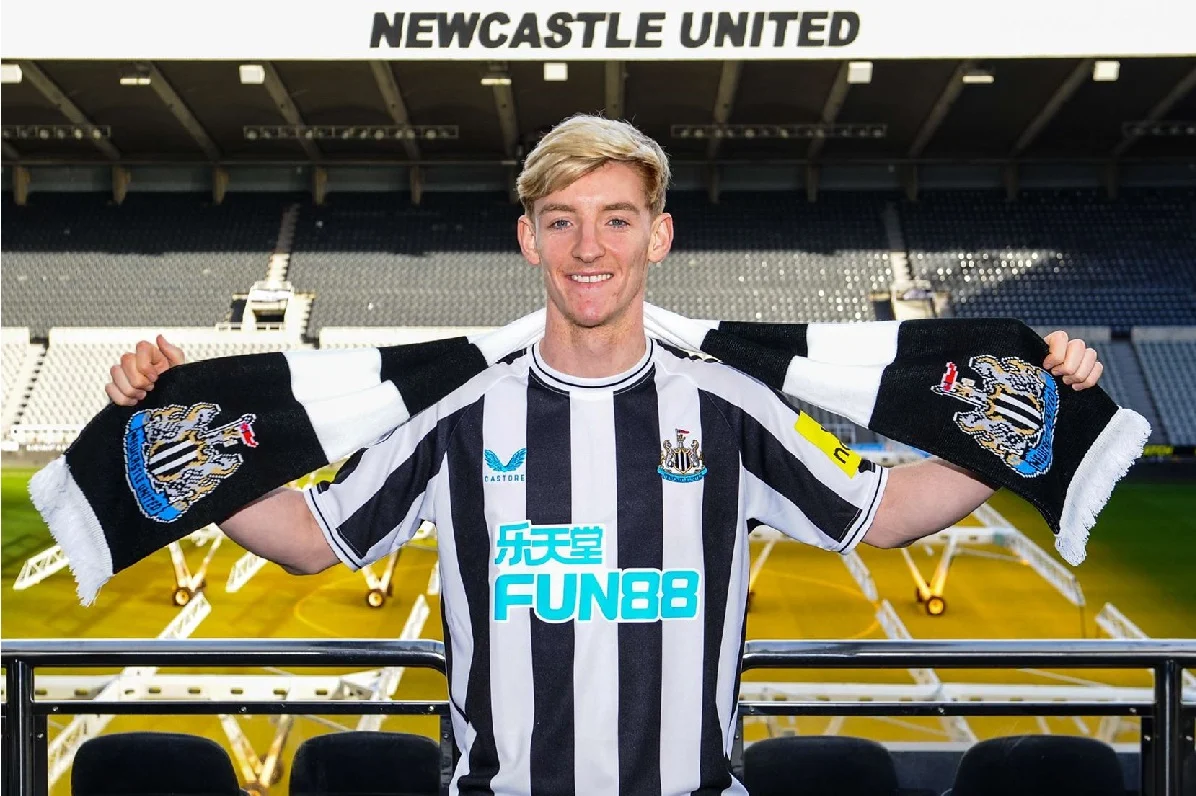 Newcastle United Siap Rekrut Victor Munoz sebagai Pengganti Anthony Gordon