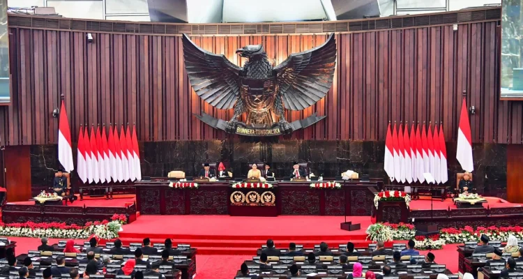 Pancasila: Fondasi Utama Menjaga Persatuan Bangsa dan Mewujudkan Perdamaian Dunia