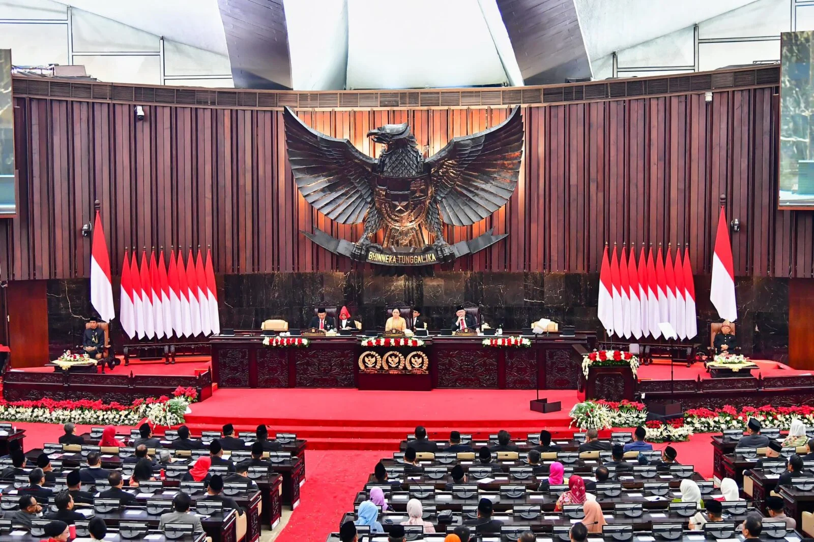 Pancasila: Fondasi Utama Menjaga Persatuan Bangsa dan Mewujudkan Perdamaian Dunia