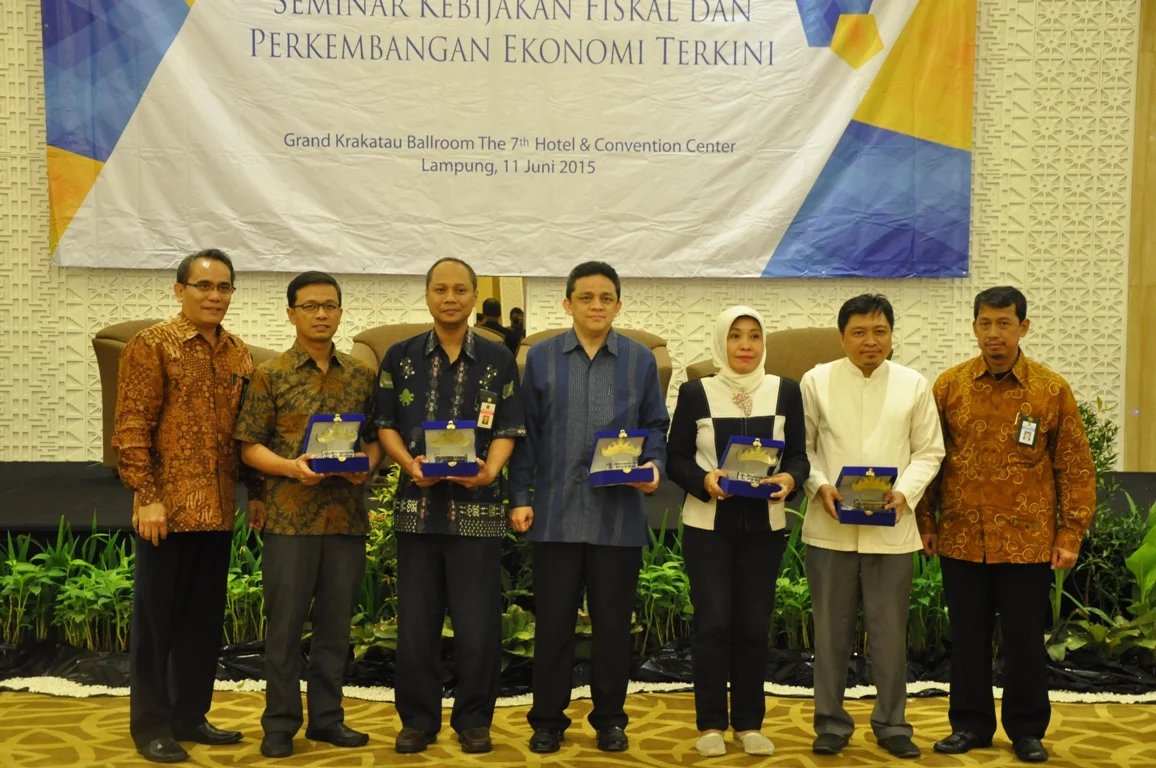 Pertandingan Sengit dan Pengembangan Ekonomi: Liputan Berita Terkini