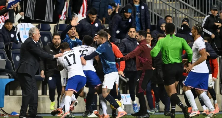 Pertandingan Sepak Bola Dunia: Amerika Serikat Mengalahkan Paraguay dengan Gaya Bermain yang Menarik