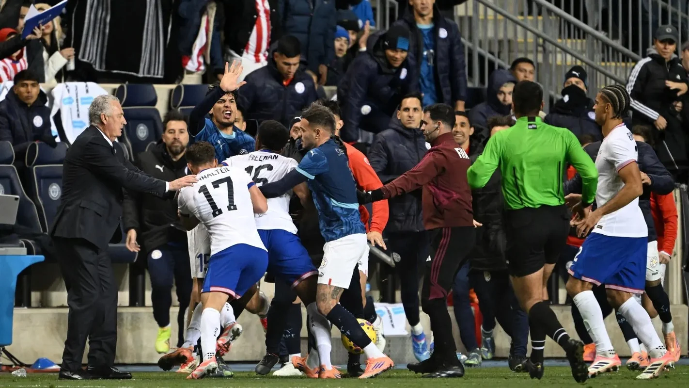 Pertandingan Sepak Bola Dunia: Amerika Serikat Mengalahkan Paraguay dengan Gaya Bermain yang Menarik