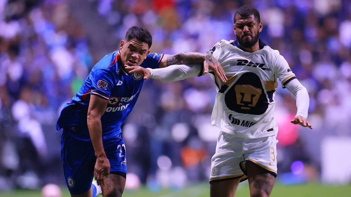 Pumas UNAM vs Cruz Azul: Efrain Juarez Keluar, Guillermo Vazquez Masuk