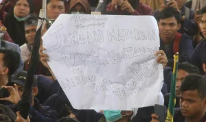 Ribuan Mahasiswa Surabaya Turun ke Jalan, Tuntut Pemerintah Menghentikan Program MBG