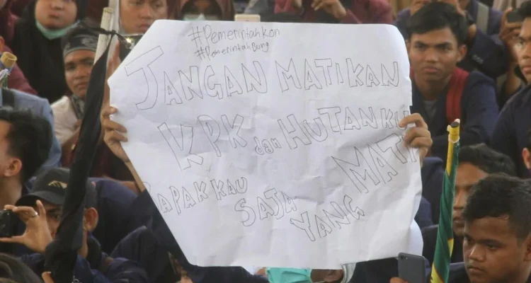 Ribuan Mahasiswa Surabaya Turun ke Jalan, Tuntut Pemerintah Menghentikan Program MBG