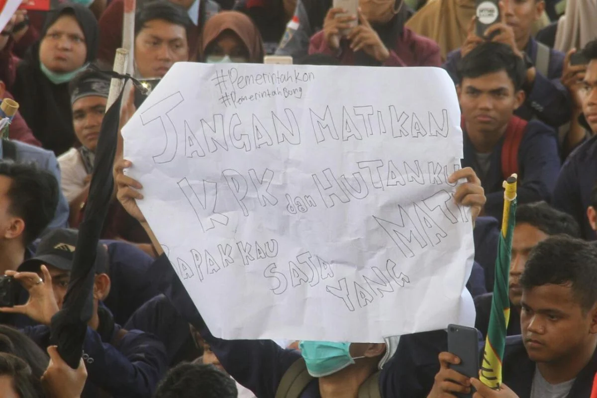 Ribuan Mahasiswa Surabaya Turun ke Jalan, Tuntut Pemerintah Menghentikan Program MBG