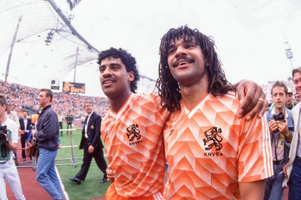 Ruud Gullit dan Virgil van Dijk: Dua Wajah yang Berbeda di Dunia Sepak Bola