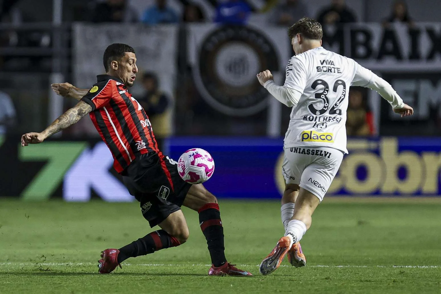 Santos vs Vitória: Duel Seru di Lapangan Sepak Bola