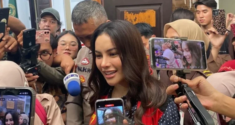 Tiffany, Dari Dunia Musik Hingga Kasus Kriminal dan Politik