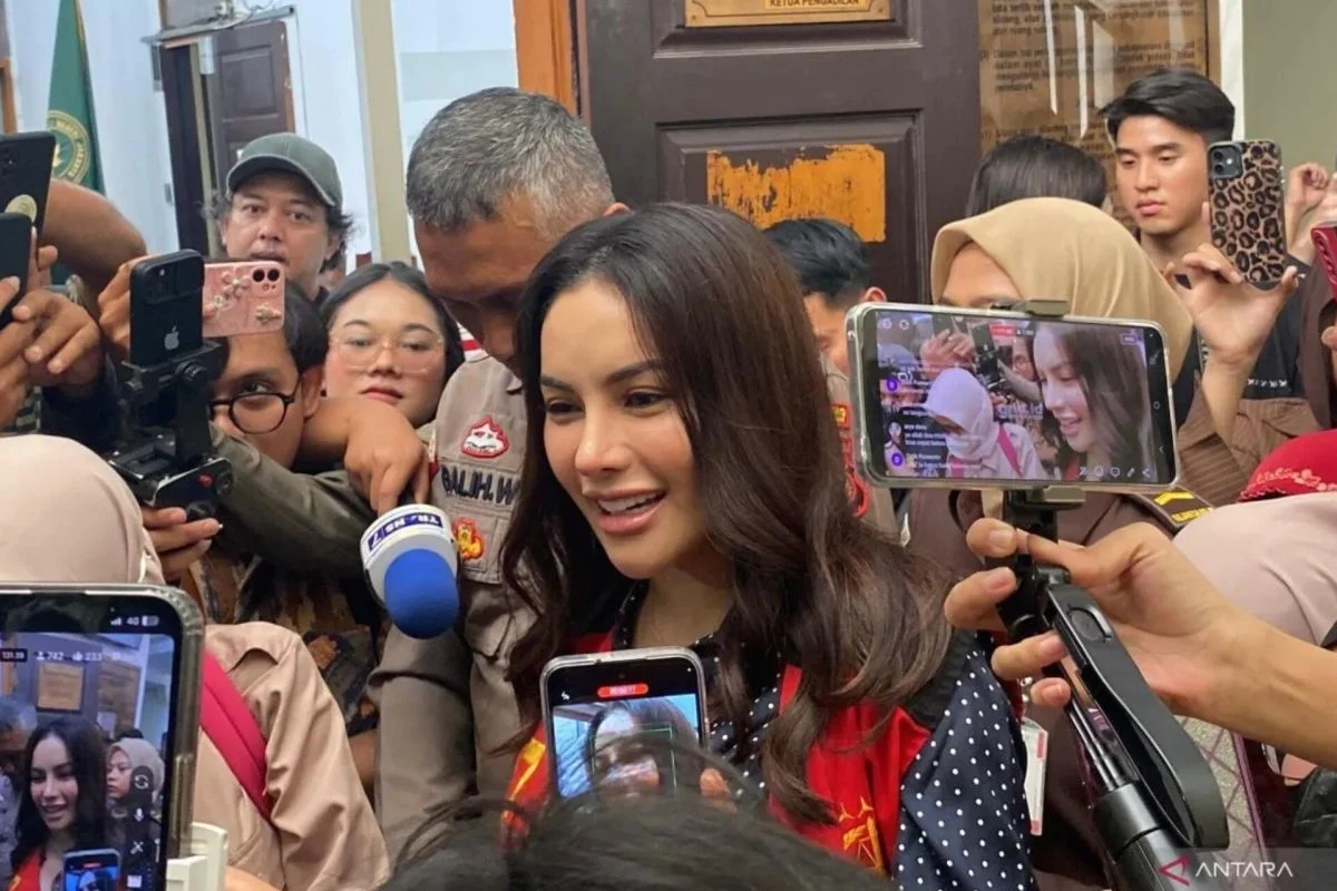 Tiffany, Dari Dunia Musik Hingga Kasus Kriminal dan Politik