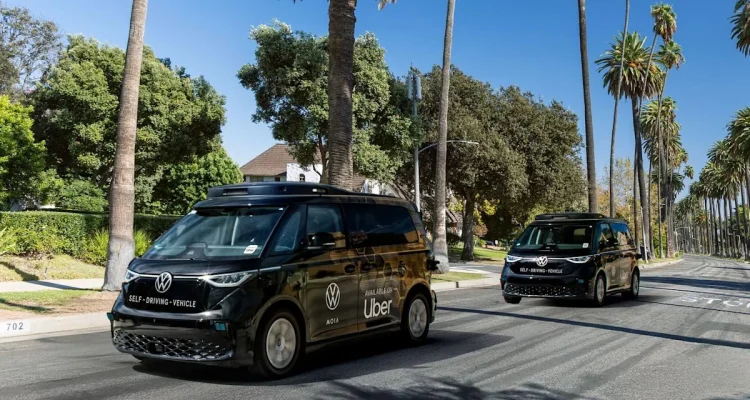 Uber Hadapi Tantangan Baru: Robotaksi dan Keamanan Penumpang
