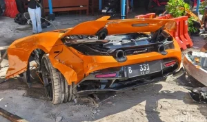 Andra ST Mengalami Kecelakaan Mengerikan, Mobil McLaren Terbelah Dua