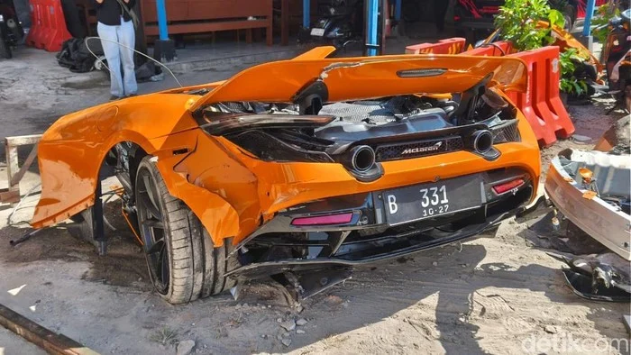 Andra ST Mengalami Kecelakaan Mengerikan, Mobil McLaren Terbelah Dua