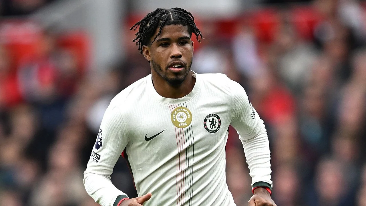 Andrey Santos Resmi Bergabung dengan Manchester United